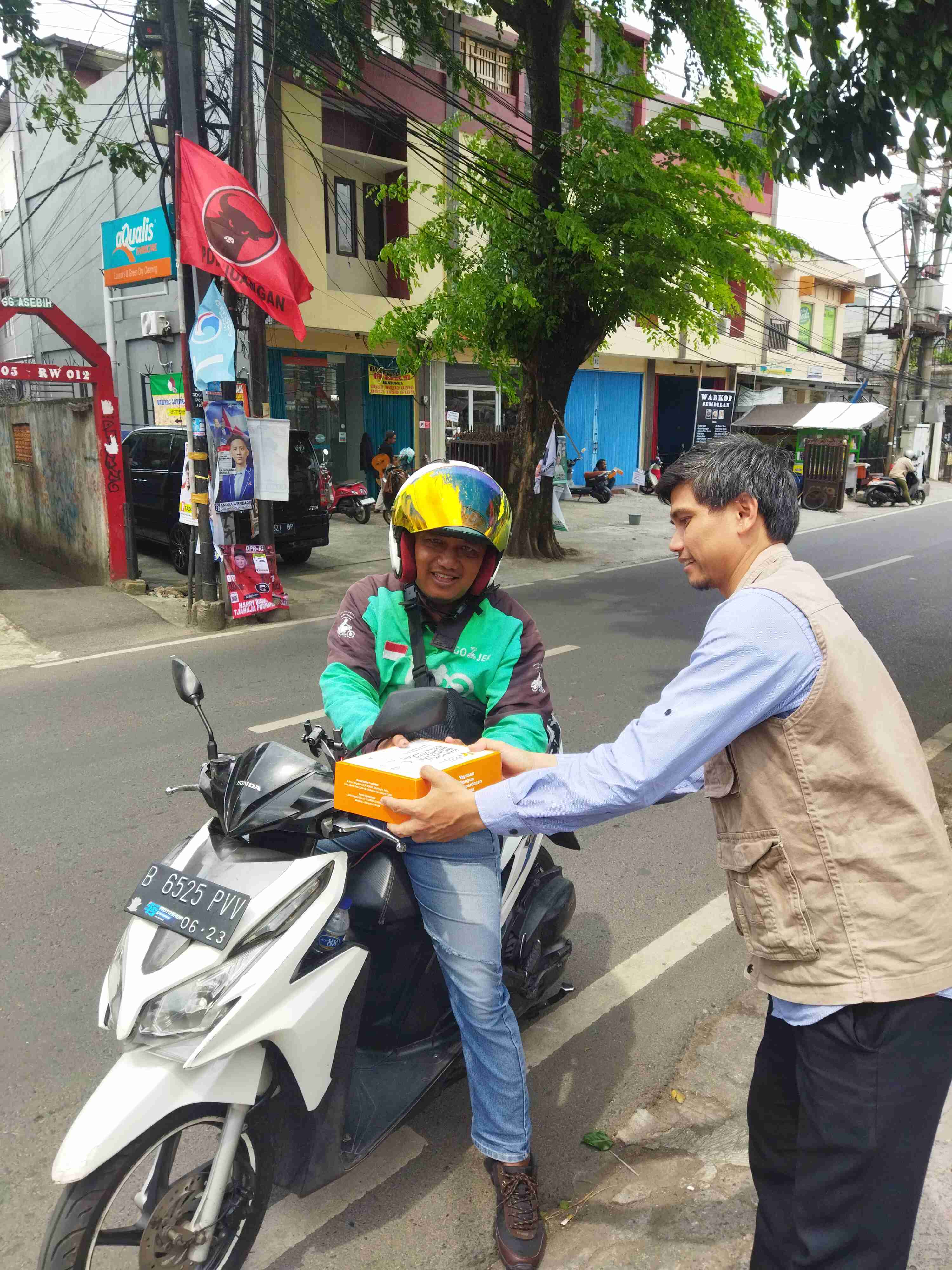 Berbagi Ta'jil bersama Halo Zakat